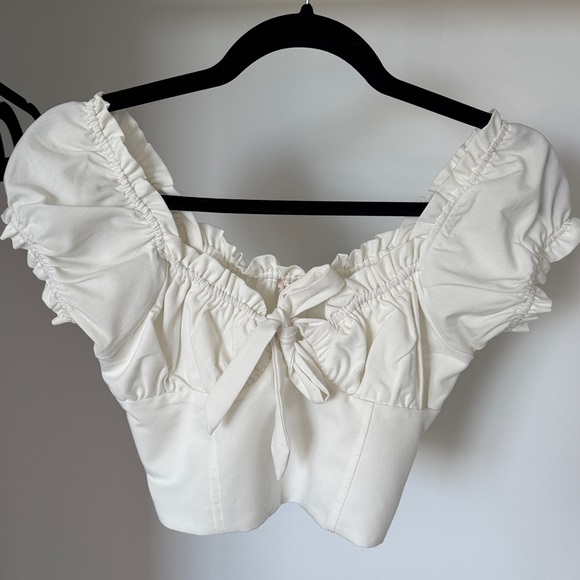 Chic White Ruffled Blouse - Picture 4 of 4